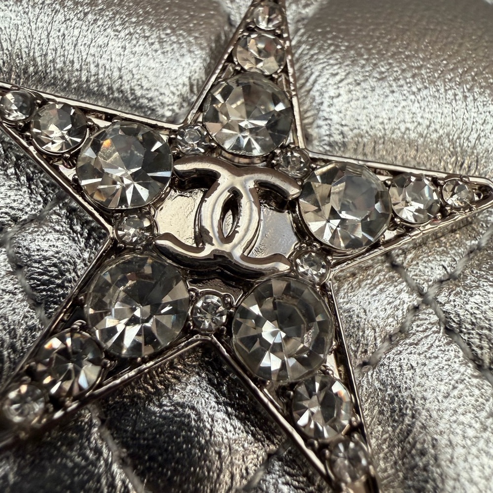 CHANEL Metallic Silver Star Crossbody Belt Bag - Picture 4 of 15